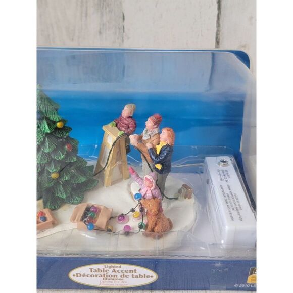 Lemax lighting the tree 2010 Village accessories snow light up Xmas - Picture 3 of 9